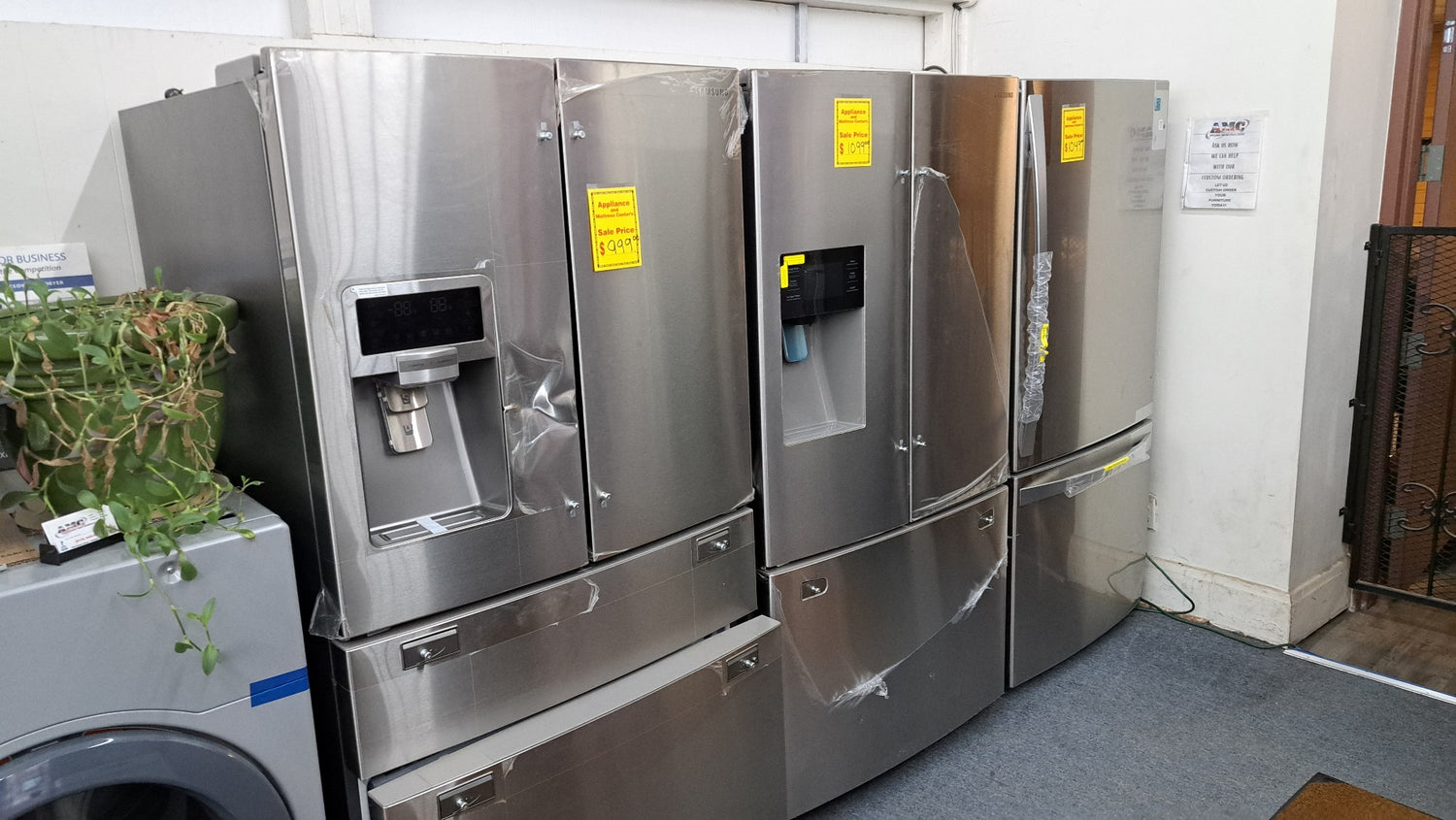 Picture of scratch and dent refrigerators at Appliance and Mattress Center